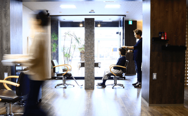 美容師正社員、新卒中途求人募集中